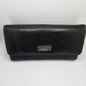 Nine & Company Black Trifold Wallet – NWOT – Women’s Clutch w/ ID Window